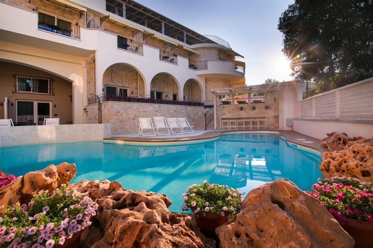 Neikos Mediterraneo Luxury Suites ハニオティス エクステリア 写真