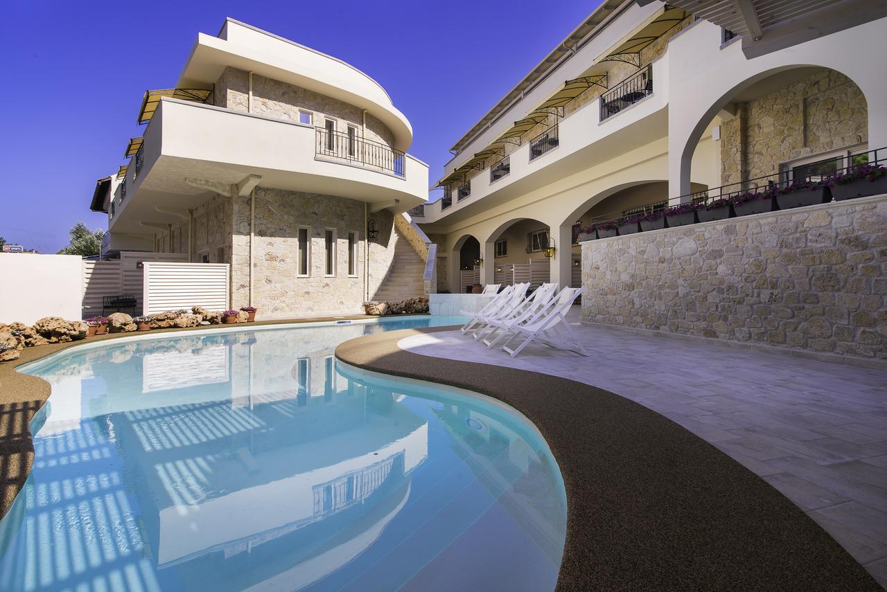 Neikos Mediterraneo Luxury Suites ハニオティス エクステリア 写真