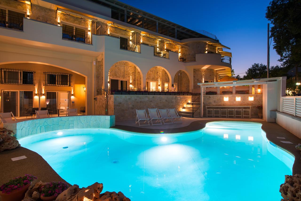 Neikos Mediterraneo Luxury Suites ハニオティス エクステリア 写真